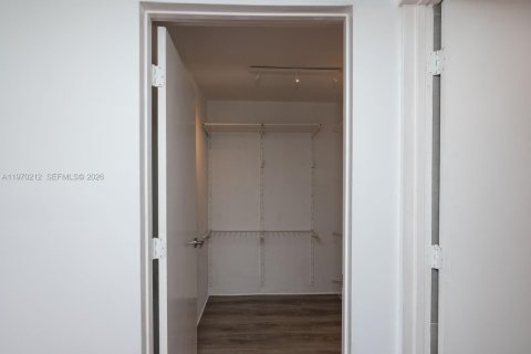 Condominio en alquiler en Miami Beach, Florida, 2 dormitorios, 141.21 m2 № 2030912 - foto 25