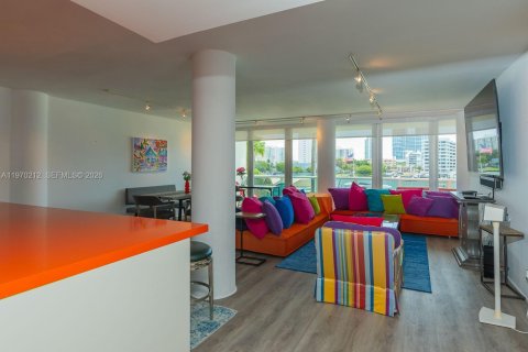 Condominio en alquiler en Miami Beach, Florida, 2 dormitorios, 141.21 m2 № 2030912 - foto 14