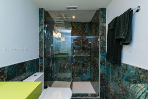 Condominio en alquiler en Miami Beach, Florida, 2 dormitorios, 141.21 m2 № 2030912 - foto 17