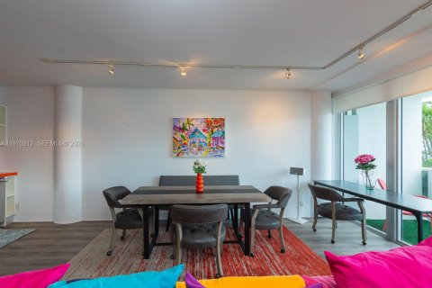 Condominio en alquiler en Miami Beach, Florida, 2 dormitorios, 141.21 m2 № 2030912 - foto 6