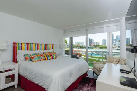 Condominio en alquiler en Miami Beach, Florida, 2 dormitorios, 141.21 m2 № 2030912 - foto 30