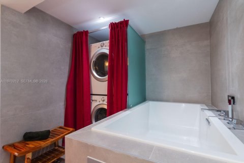 Condominio en alquiler en Miami Beach, Florida, 2 dormitorios, 141.21 m2 № 2030912 - foto 27