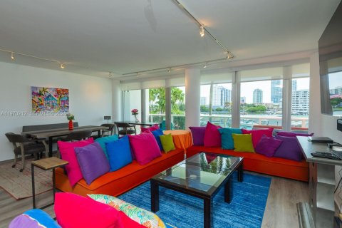 Condominio en alquiler en Miami Beach, Florida, 2 dormitorios, 141.21 m2 № 2030912 - foto 2