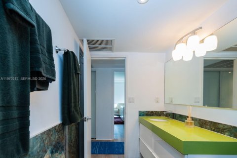 Condominio en alquiler en Miami Beach, Florida, 2 dormitorios, 141.21 m2 № 2030912 - foto 18
