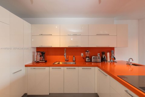 Condominio en alquiler en Miami Beach, Florida, 2 dormitorios, 141.21 m2 № 2030912 - foto 11