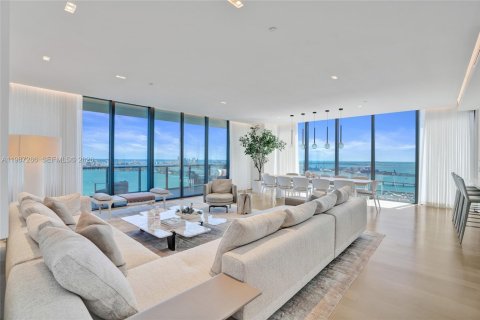 Condo à Miami, Floride, 5 chambres  № 2055735