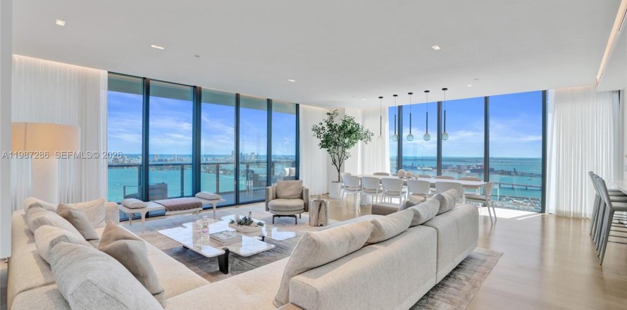 Condominio en Miami, Florida, 5 dormitorios  № 2055735