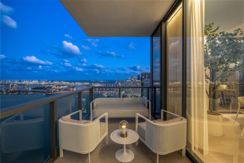 Condominio en venta en Miami, Florida, 5 dormitorios, 368.45 m2 № 2055735 - foto 15