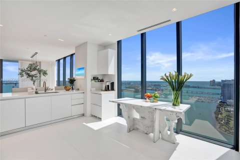 Condominio en venta en Miami, Florida, 5 dormitorios, 368.45 m2 № 2055735 - foto 4