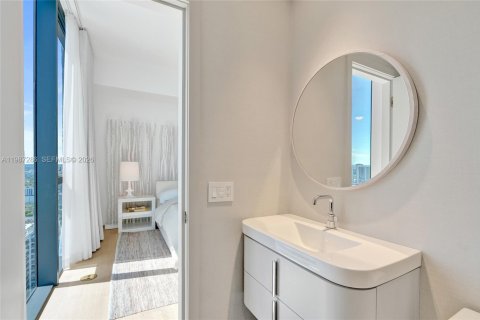 Condominio en venta en Miami, Florida, 5 dormitorios, 368.45 m2 № 2055735 - foto 30