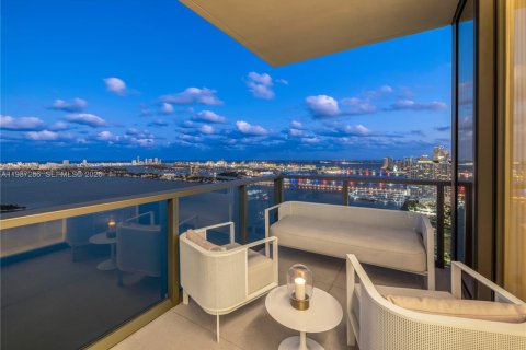 Condominio en venta en Miami, Florida, 5 dormitorios, 368.45 m2 № 2055735 - foto 9