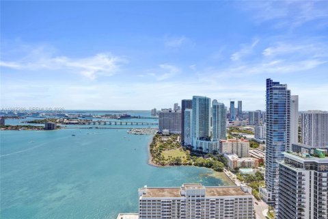 Condominio en venta en Miami, Florida, 5 dormitorios, 368.45 m2 № 2055735 - foto 18