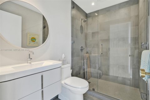 Condominio en venta en Miami, Florida, 5 dormitorios, 368.45 m2 № 2055735 - foto 29