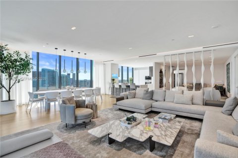 Condominio en venta en Miami, Florida, 5 dormitorios, 368.45 m2 № 2055735 - foto 3