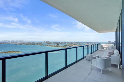 Condominio en venta en Miami, Florida, 5 dormitorios, 368.45 m2 № 2055735 - foto 5