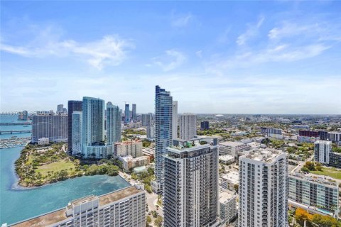 Condominio en venta en Miami, Florida, 5 dormitorios, 368.45 m2 № 2055735 - foto 17