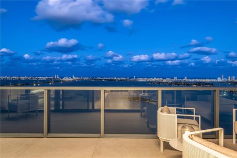 Condominio en venta en Miami, Florida, 5 dormitorios, 368.45 m2 № 2055735 - foto 10