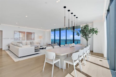 Condominio en venta en Miami, Florida, 5 dormitorios, 368.45 m2 № 2055735 - foto 14