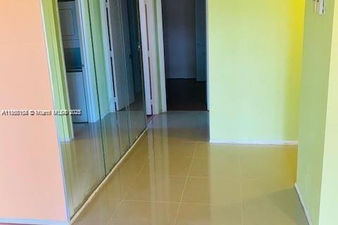Condo in Lauderhill, Florida, 2 bedrooms  № 1886570 - photo 2