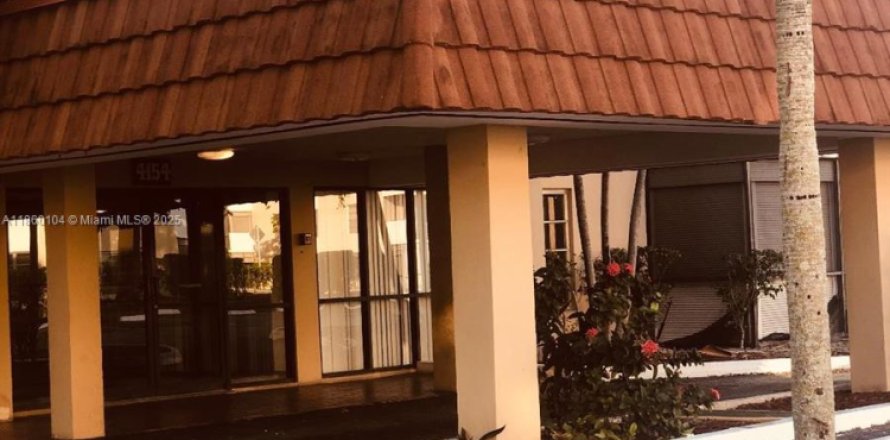 Condo in Lauderhill, Florida, 2 bedrooms  № 1886570