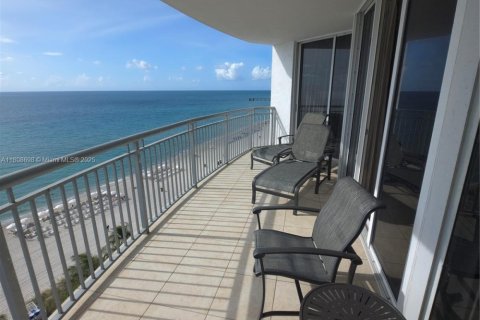 Condo in Sunny Isles Beach, Florida, 2 bedrooms  № 1755711 - photo 7