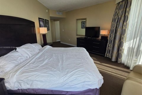 Condo in Sunny Isles Beach, Florida, 2 bedrooms  № 1755711 - photo 17