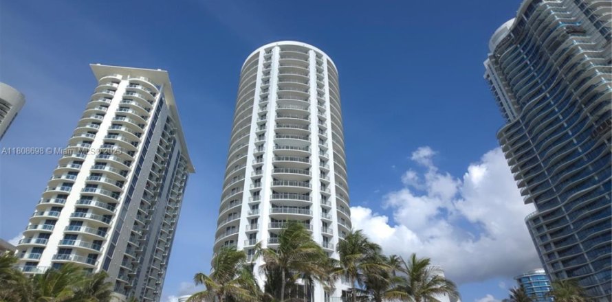 Condo in Sunny Isles Beach, Florida, 2 bedrooms  № 1755711