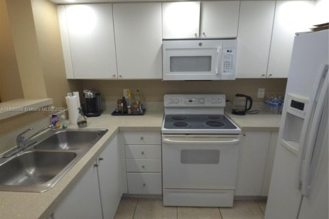 Condo in Sunny Isles Beach, Florida, 2 bedrooms  № 1755711 - photo 23