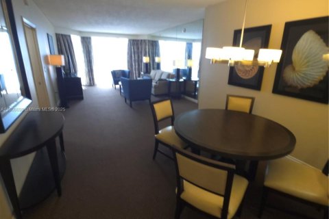 Condo in Sunny Isles Beach, Florida, 2 bedrooms  № 1755711 - photo 15