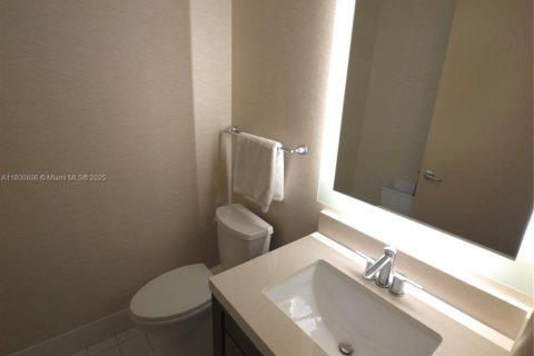 Condo in Sunny Isles Beach, Florida, 2 bedrooms  № 1755711 - photo 24