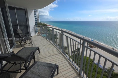 Condo in Sunny Isles Beach, Florida, 2 bedrooms  № 1755711 - photo 8