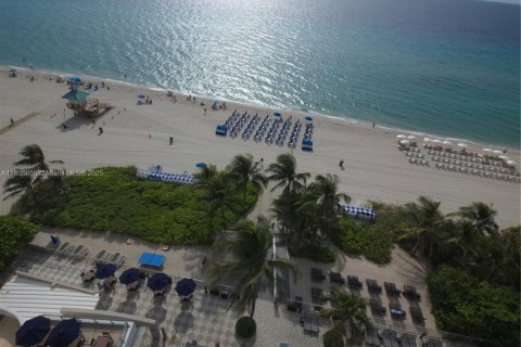 Condo in Sunny Isles Beach, Florida, 2 bedrooms  № 1755711 - photo 11