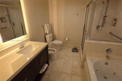 Condo in Sunny Isles Beach, Florida, 2 bedrooms  № 1755711 - photo 18