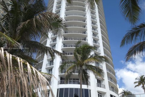 Condo in Sunny Isles Beach, Florida, 2 bedrooms  № 1755711 - photo 2