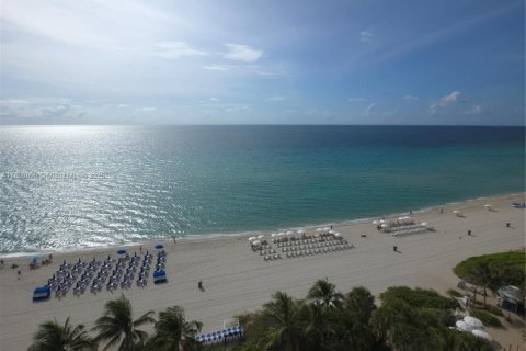 Condo in Sunny Isles Beach, Florida, 2 bedrooms  № 1755711 - photo 6