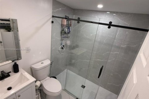 Снять в аренду коммерческую недвижимость в Хомстед, Флорида 1 спальня, 96.25м2, № 1941796 - фото 2