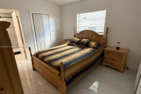 Снять в аренду коммерческую недвижимость в Хомстед, Флорида 1 спальня, 96.25м2, № 1941796 - фото 3