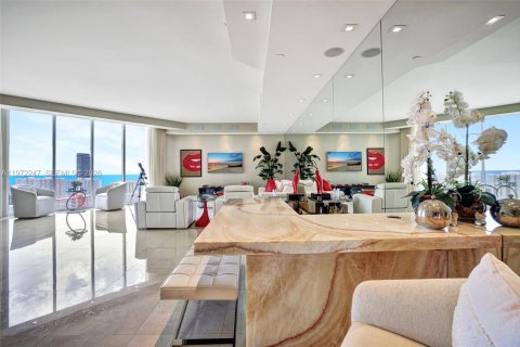 Copropriété à louer à Aventura, Floride: 3 chambres, 294.78 m2 № 2041765 - photo 12