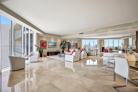 Copropriété à louer à Aventura, Floride: 3 chambres, 294.78 m2 № 2041765 - photo 11