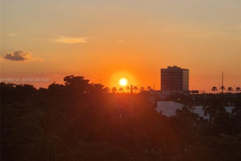 Condo in Aventura, Florida, 2 bedrooms  № 2062921 - photo 2