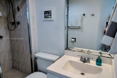 Condo in Aventura, Florida, 2 bedrooms  № 2062921 - photo 7