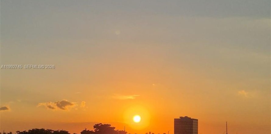 Condo in Aventura, Florida, 2 bedrooms  № 2062921