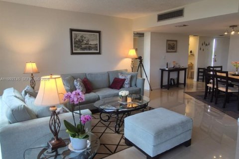 Condo in Aventura, Florida, 2 bedrooms  № 2062921 - photo 5