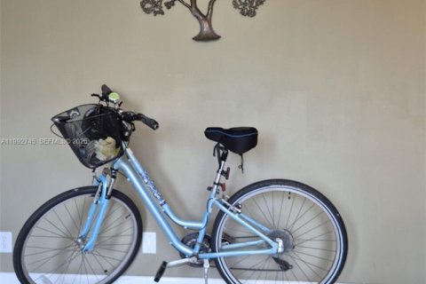 Condo in Aventura, Florida, 2 bedrooms  № 2062921 - photo 4