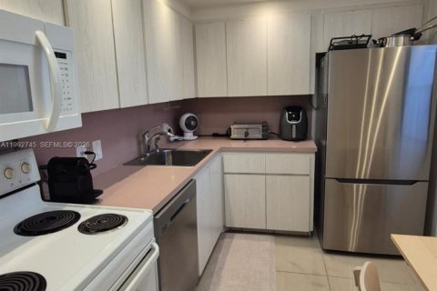 Condo in Aventura, Florida, 2 bedrooms  № 2062921 - photo 8