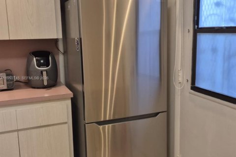 Condo in Aventura, Florida, 2 bedrooms  № 2062921 - photo 11