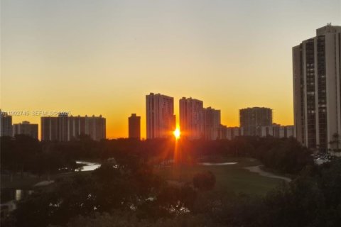 Condo in Aventura, Florida, 2 bedrooms  № 2062921 - photo 3