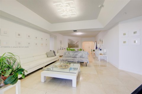 Copropriété à vendre à Doral, Floride: 3 chambres, 231.33 m2 № 1939038 - photo 13