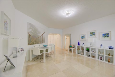 Copropriété à vendre à Doral, Floride: 3 chambres, 231.33 m2 № 1939038 - photo 15