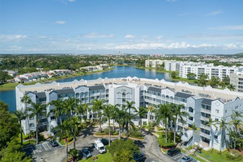 Copropriété à vendre à Doral, Floride: 3 chambres, 231.33 m2 № 1939038 - photo 2
